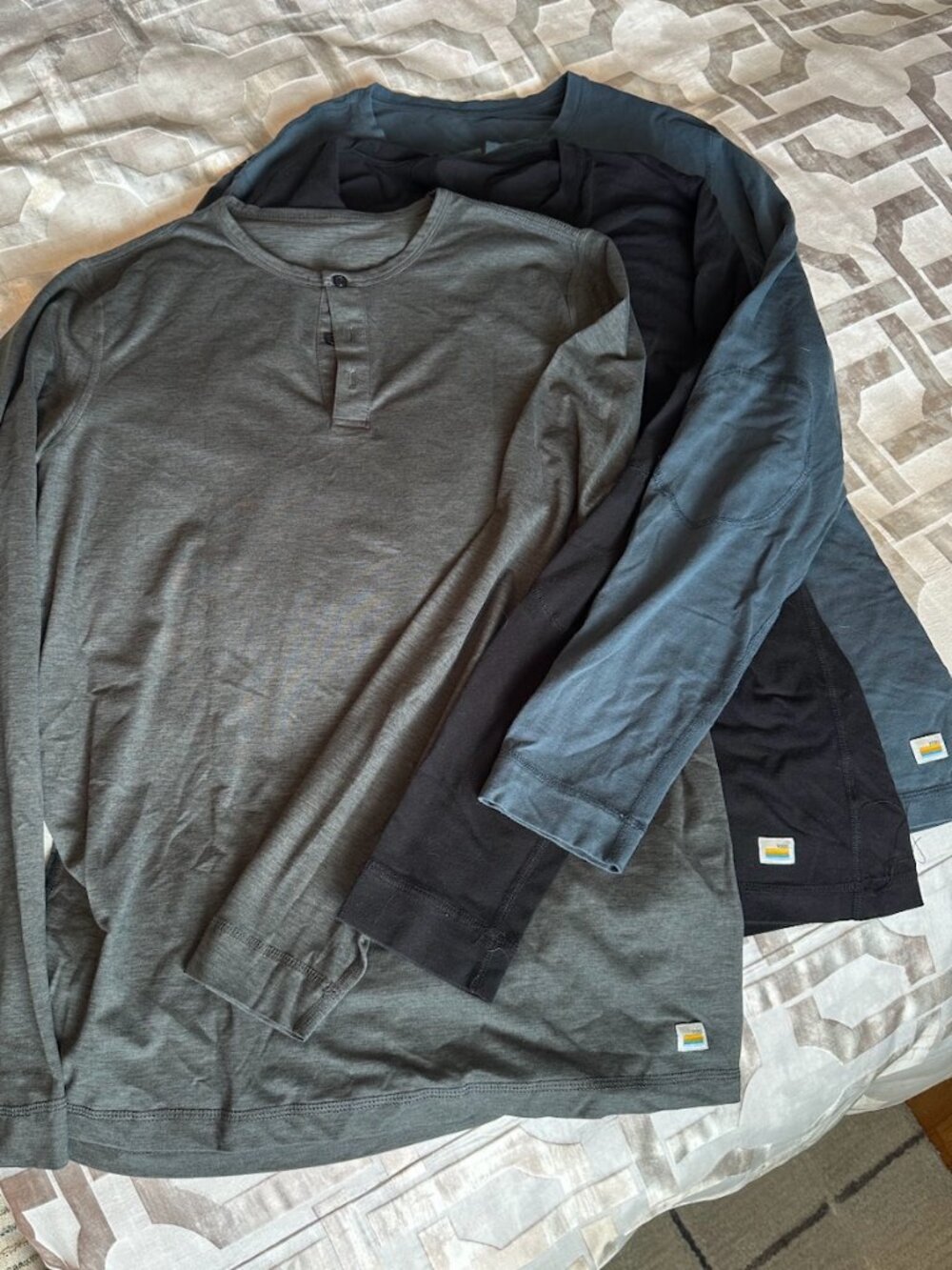 Vuorio Henley 3 Pack Bundle | Long Sleeve Tees | Mens Medium